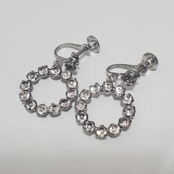 Vintage Screw Back Earrings. Drop Circular Rhinestone Pattern Earrings. 🌴 - Picture 2 of 3